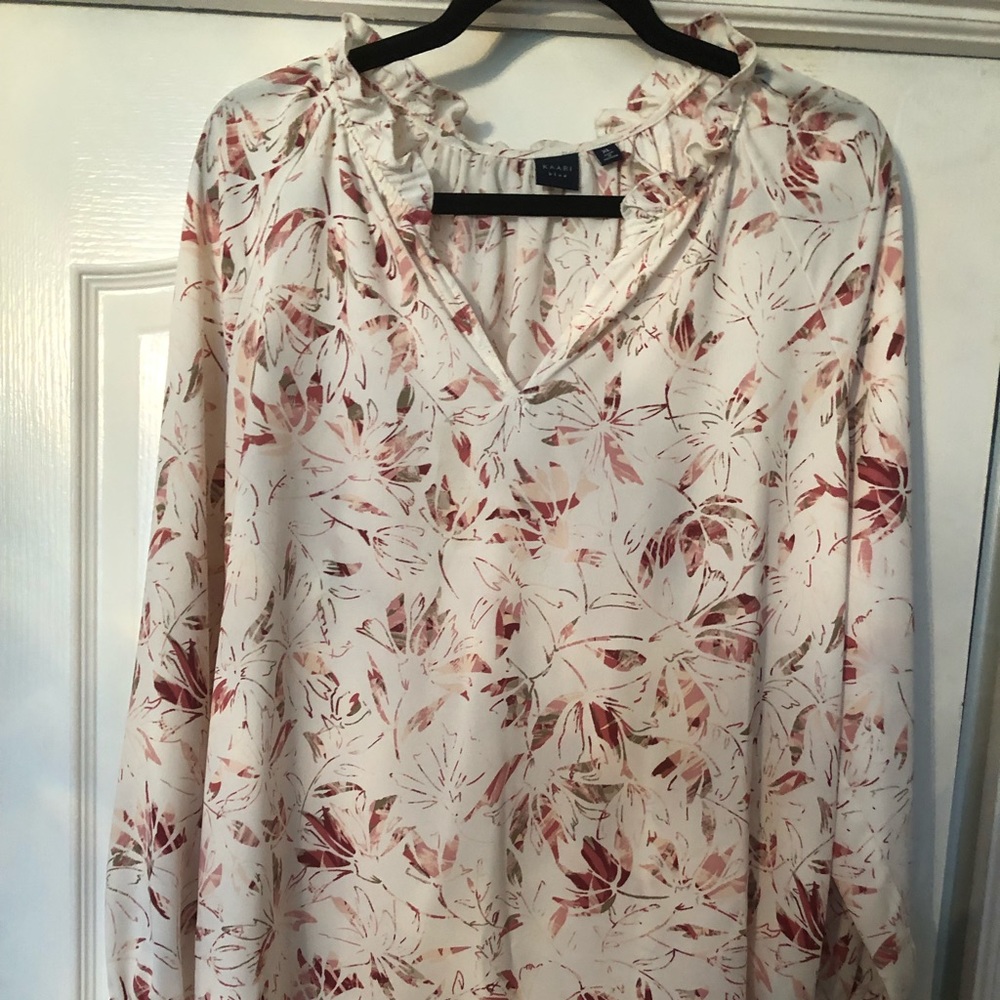 High / Low long sleeved blouse with v-neck front